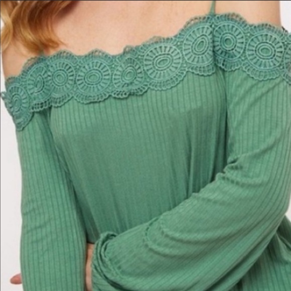 Ribbed Off Shoulder Top - Picture 3 of 7